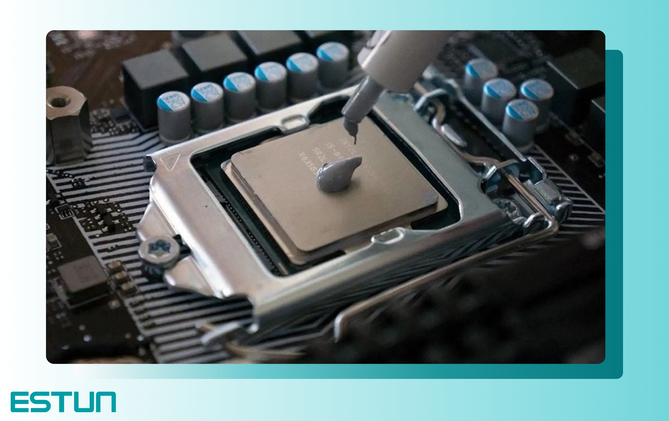 Quy trình bôi keo tản nhiệt CPU trong sản xuất máy tính